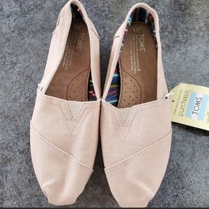 Cream/Tan Women’s Toms.